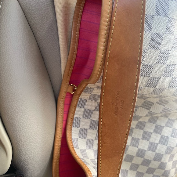 LV delightful pm bag with water melon pink beautiful interior gently used - Picture 12 of 14